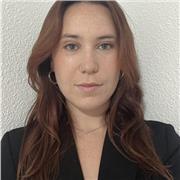 Profesora de inglés graduada en Traducción e Interpretación con el C1 certificado por Cambridge.